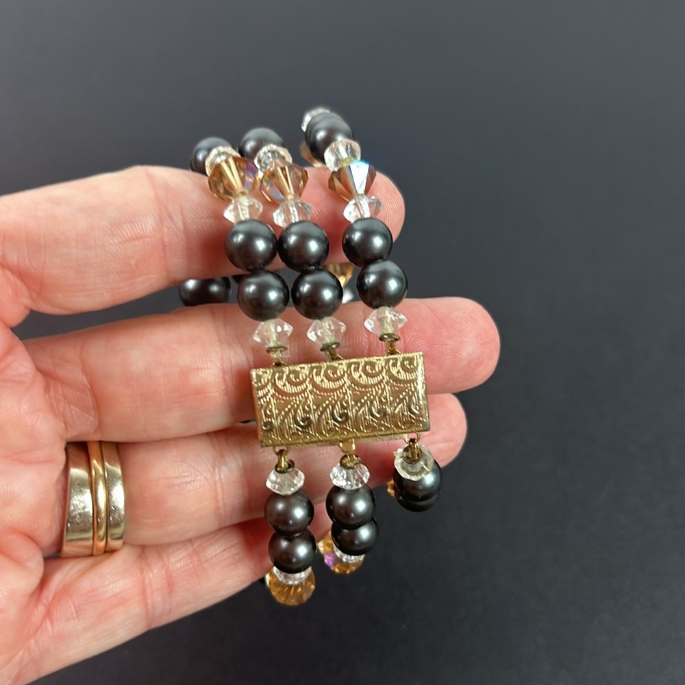 Vintage triple strand crystal faux pearl bracelet - Picture 2 of 7
